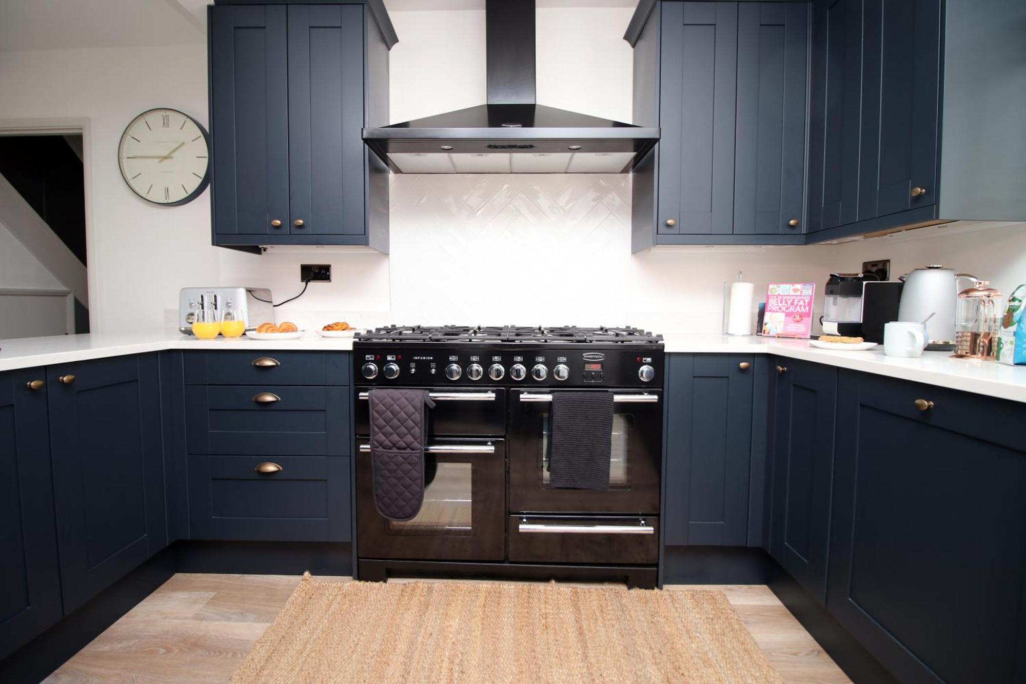Stylish Home In Bath With Driveway Parking, 10Min From City Eksteriør bilde